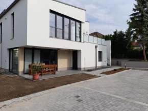 Kempi Kuckója, Balatonalmádi